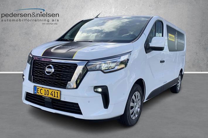 Hvid Nissan Primastar fra 2024 set udefra