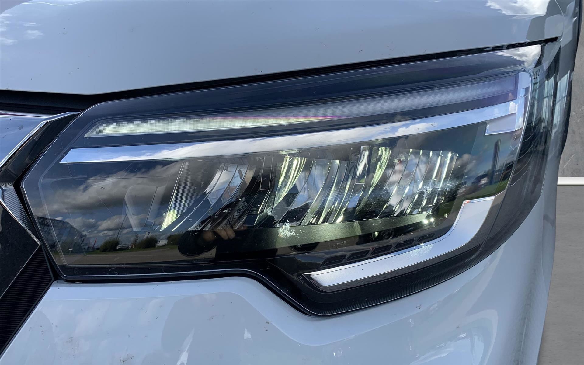 Hvid Nissan Primastar fra 2024