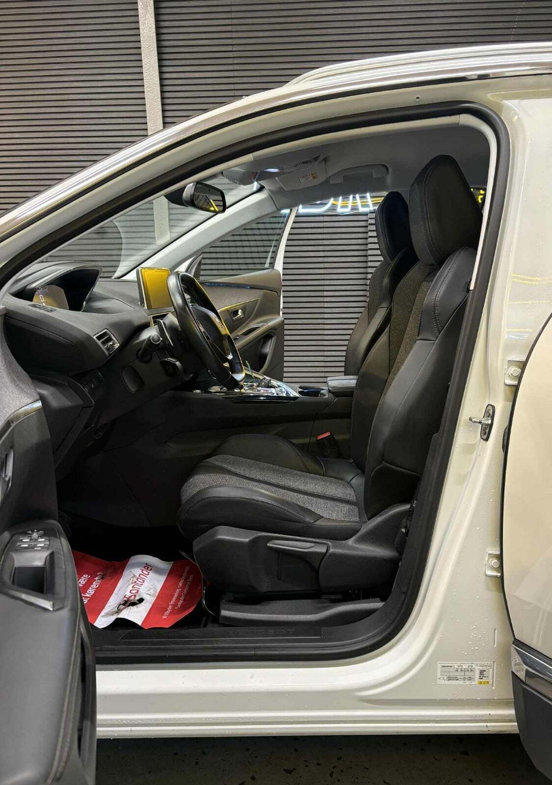 Peugeot 3008 1,2 PureTech 130 Allure EAT8