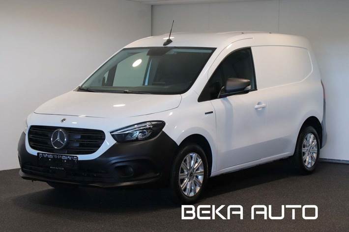 Hvid Mercedes eCitan fra 2024 set udefra