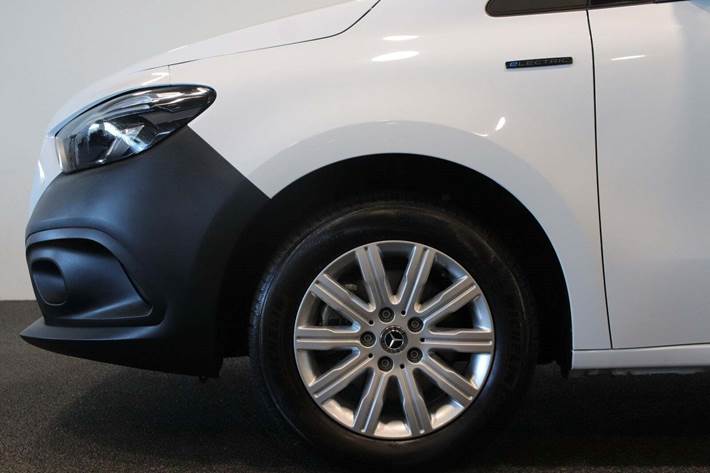 Hvid Mercedes eCitan fra 2024