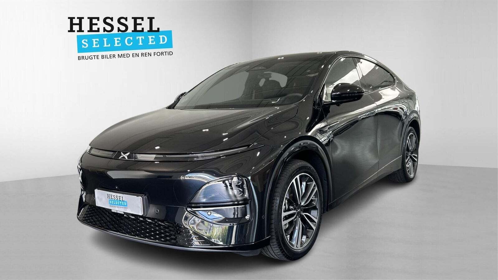 Sort Xpeng G6 fra 2024 set udefra