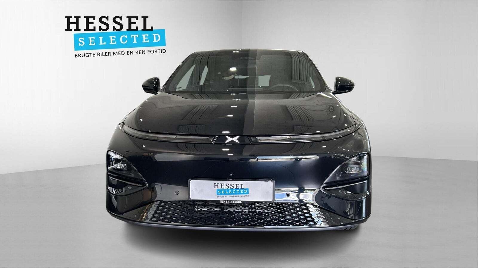 Sort Xpeng G6 fra 2024 set udefra