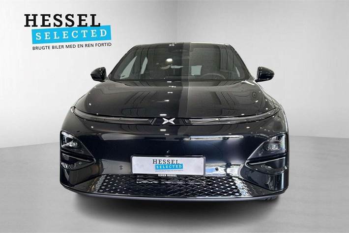 Sort Xpeng G6 fra 2024 set udefra