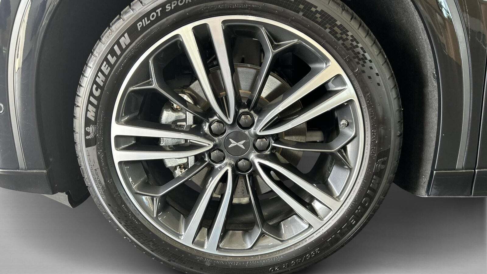 Sort Xpeng G6 fra 2024