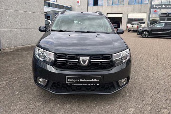 Brun Dacia Logan fra 2020 set udefra