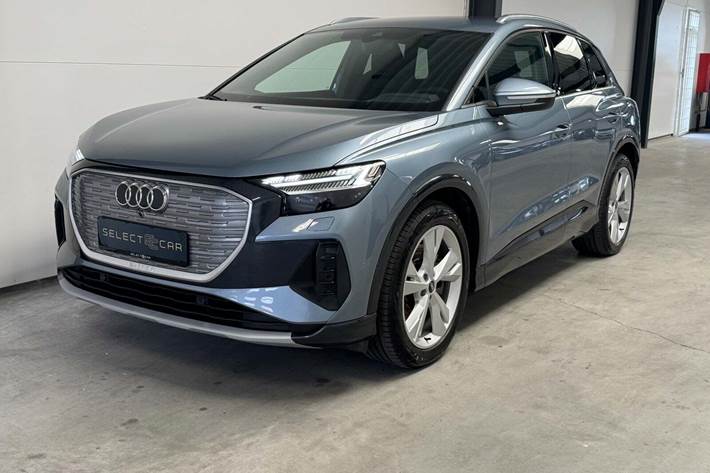 Blå Audi Q4 e-tron fra 2022 set udefra