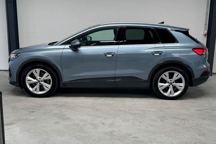 Blå Audi Q4 e-tron fra 2022