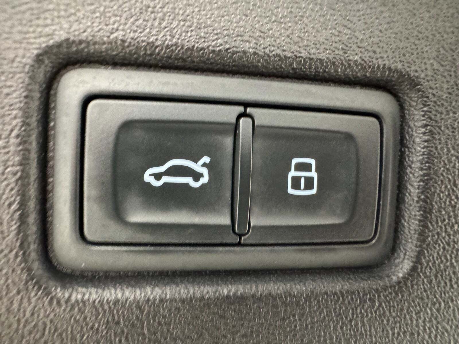 Blå Audi Q4 e-tron fra 2022