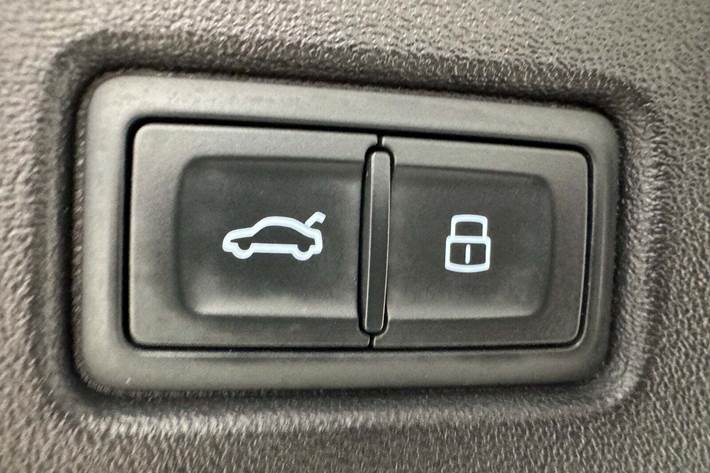 Blå Audi Q4 e-tron fra 2022