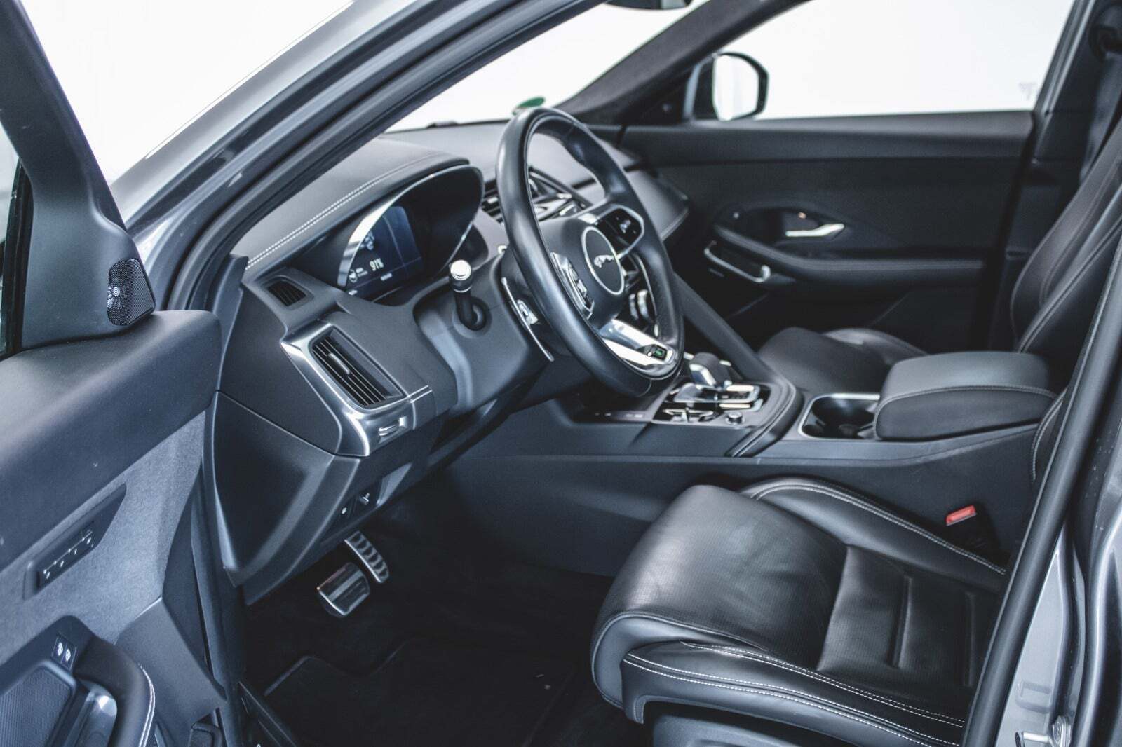 Jaguar E-Pace 1,5 P300e R-Dynamic SE aut.