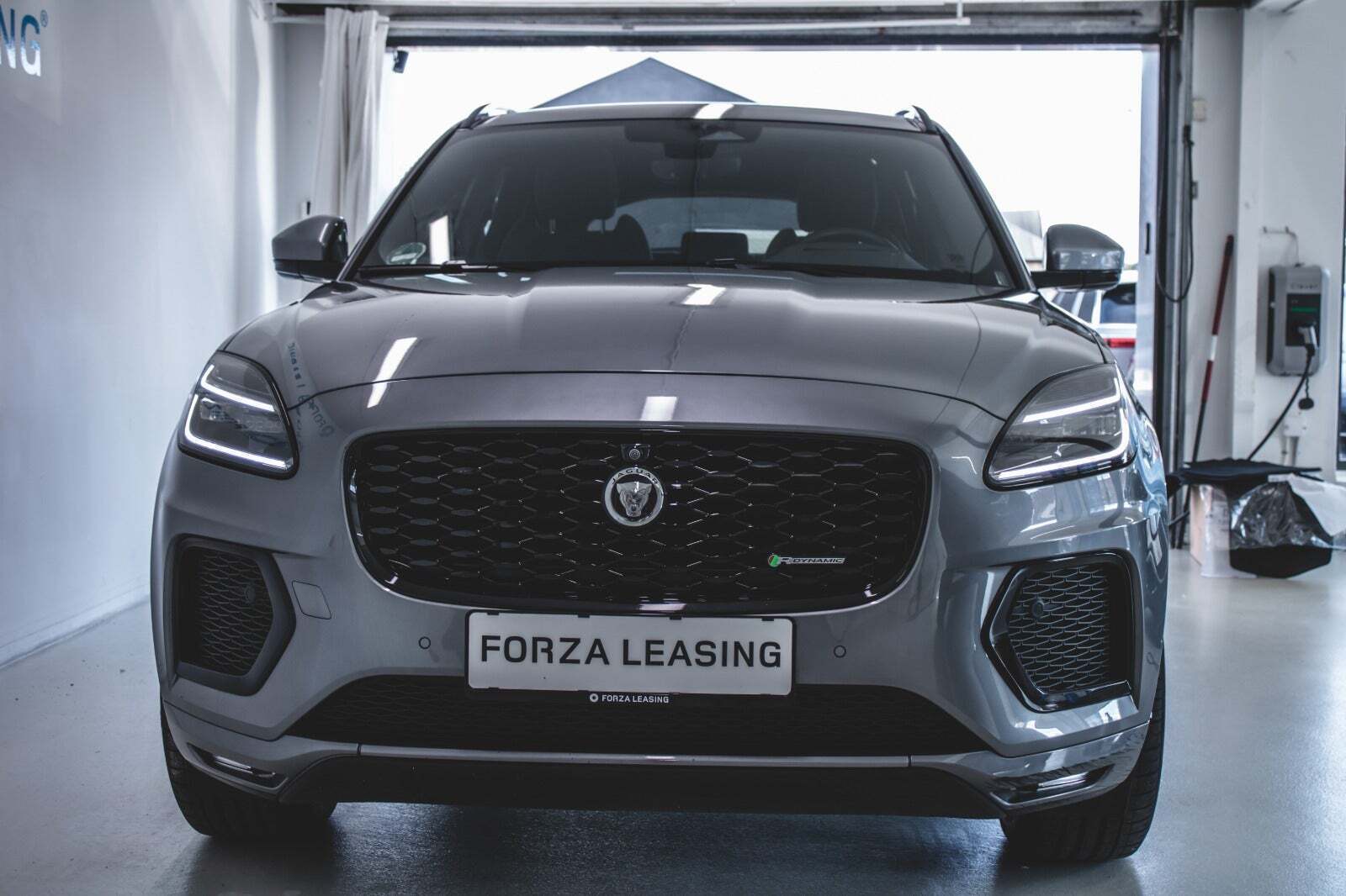 Grå Jaguar E-Pace fra 2021