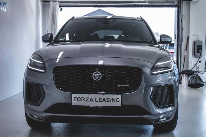 Grå Jaguar E-Pace fra 2021