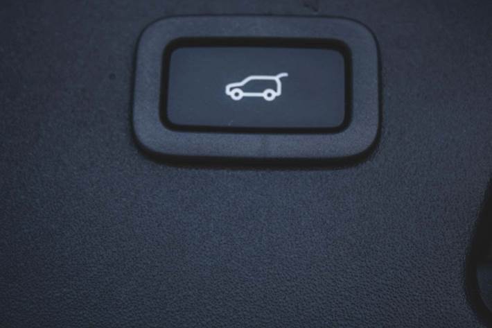 Grå Jaguar E-Pace fra 2021