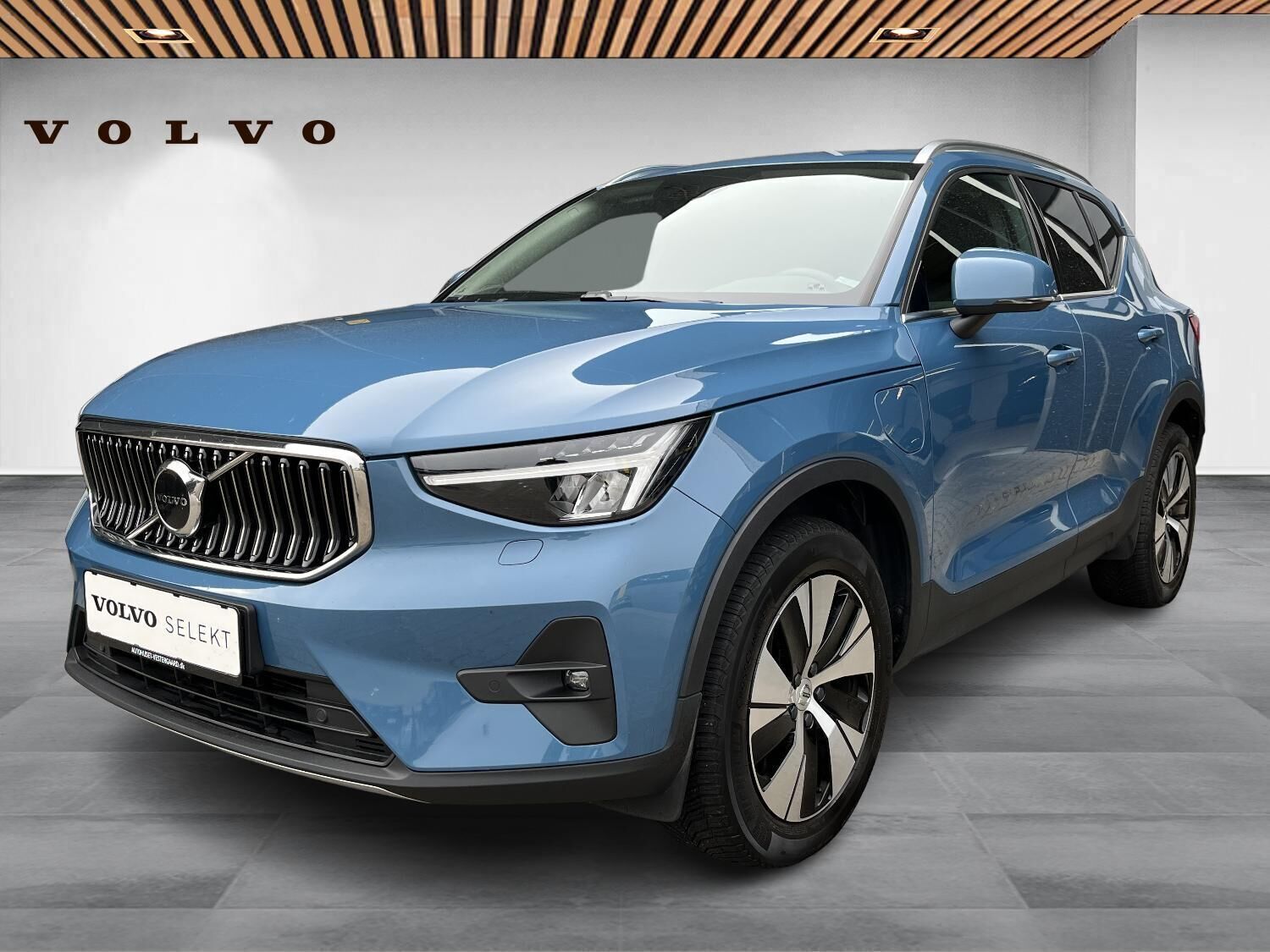 Blå Volvo XC40 fra 2023