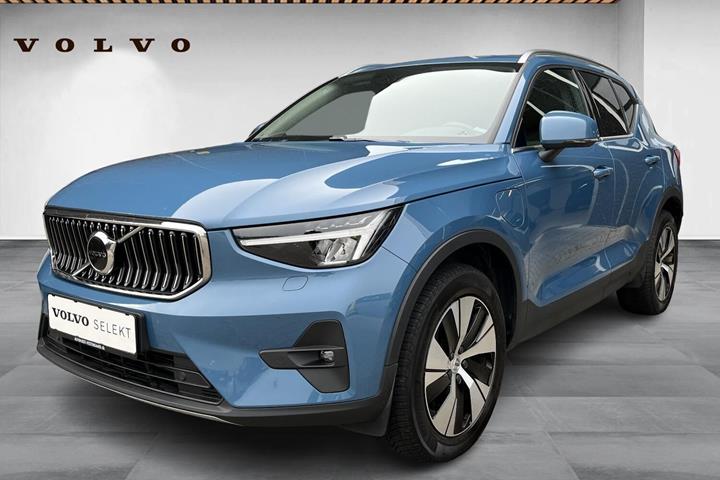 Blå Volvo XC40 fra 2023