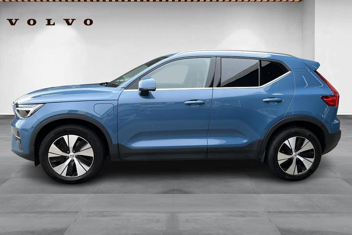 Blå Volvo XC40 fra 2023