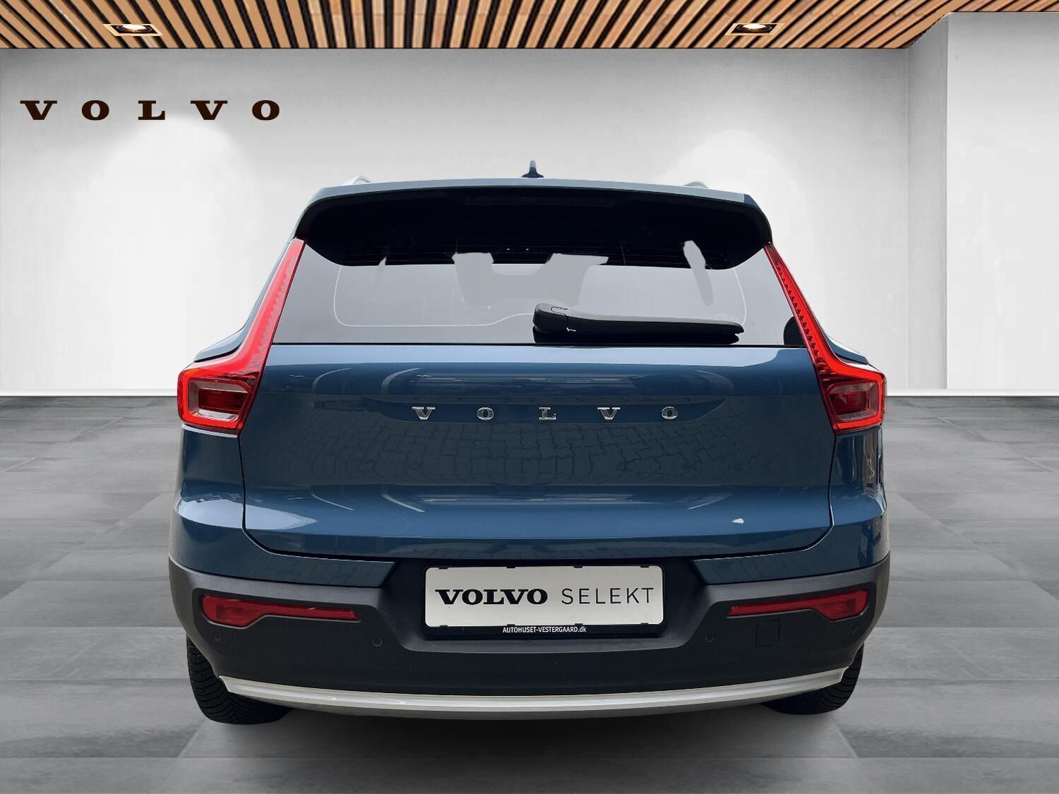 Blå Volvo XC40 fra 2023
