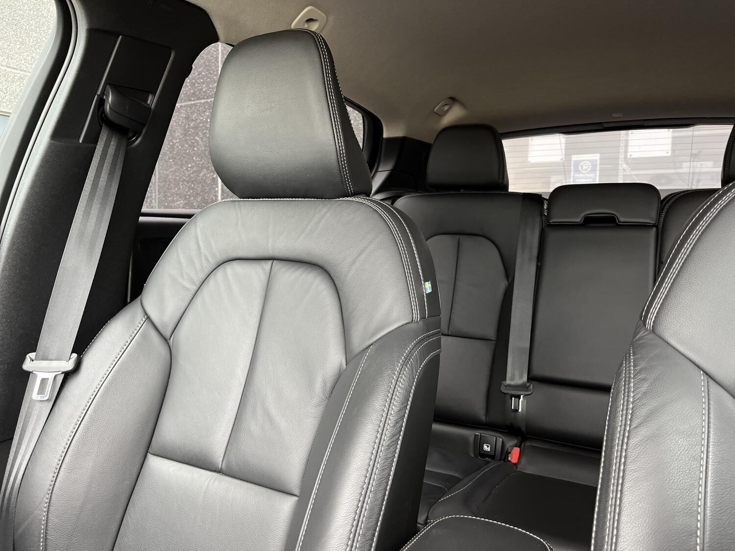 Blå Volvo XC40 fra 2023