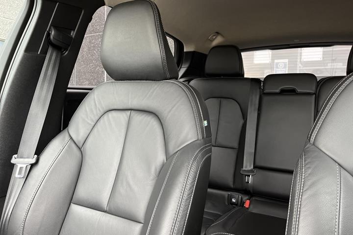 Blå Volvo XC40 fra 2023