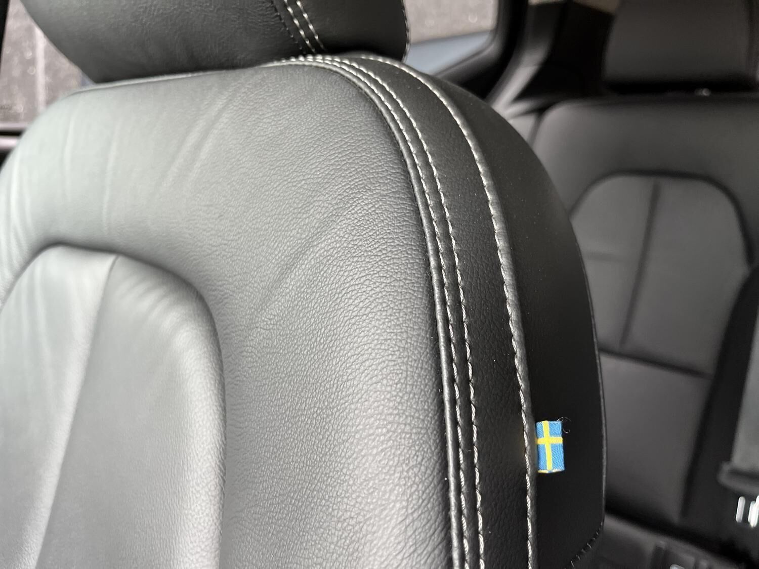 Blå Volvo XC40 fra 2023