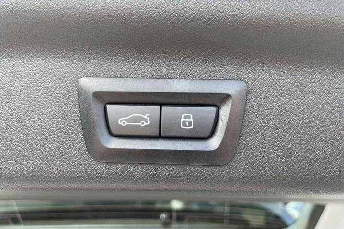 Hvid BMW iX1 fra 2025