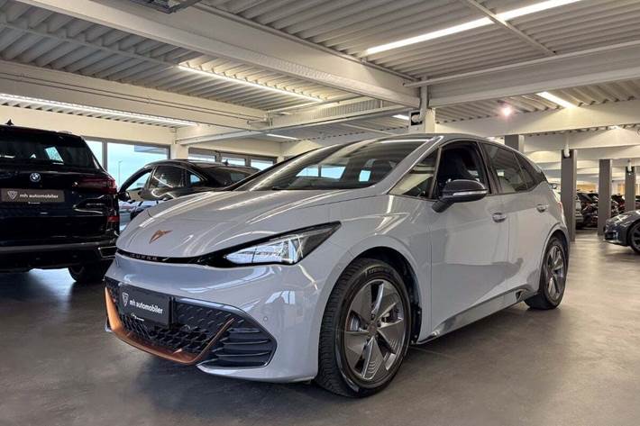 Grå Cupra Born fra 2022 set udefra