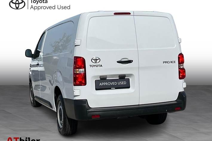 Hvid Toyota ProAce fra 2023