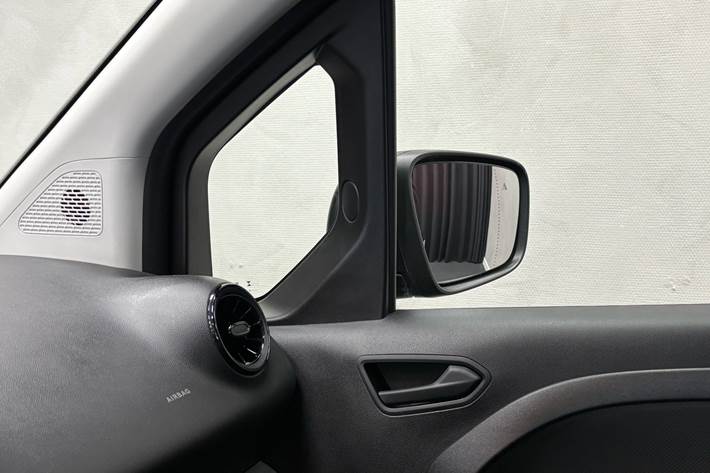 Sort Mercedes eCitan fra 2024