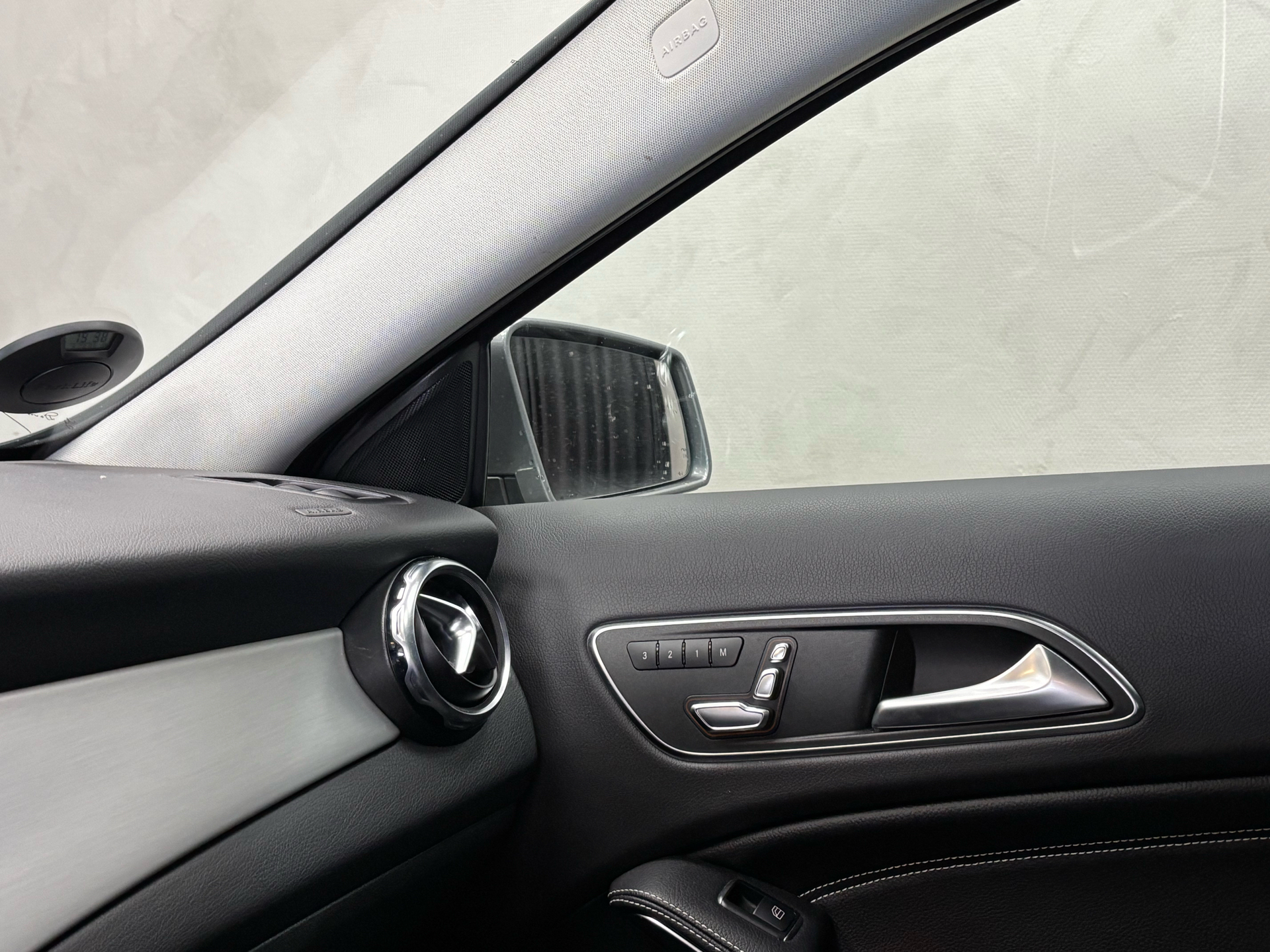 Grå Mercedes GLA250 fra 2018