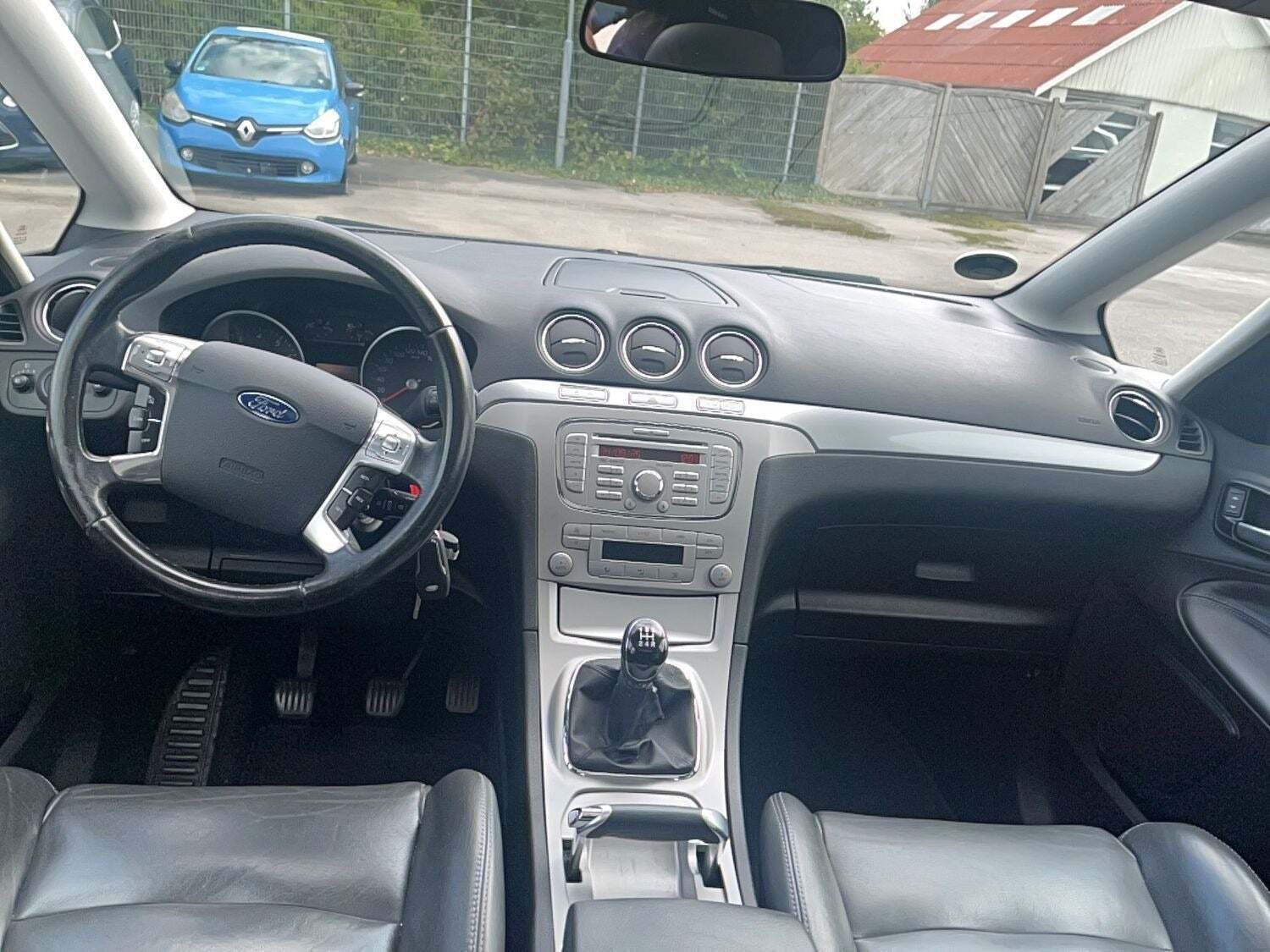 Grå Ford S-MAX fra 2007