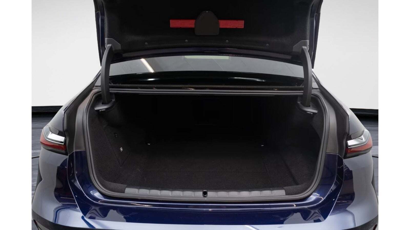 Blå BMW i7 fra 2022