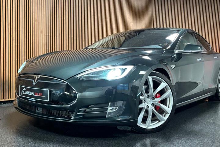 Grøn Tesla Model S fra 2014