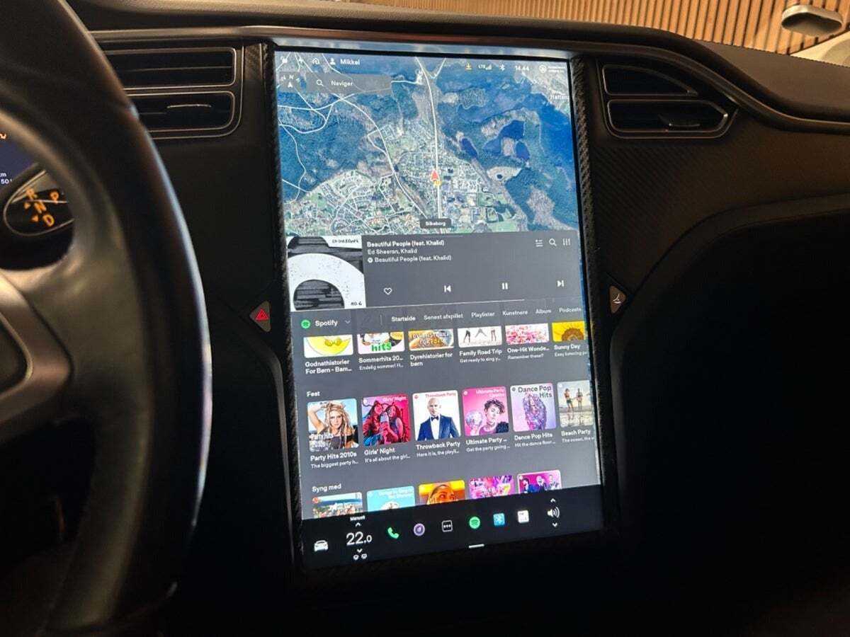 Grøn Tesla Model S fra 2014