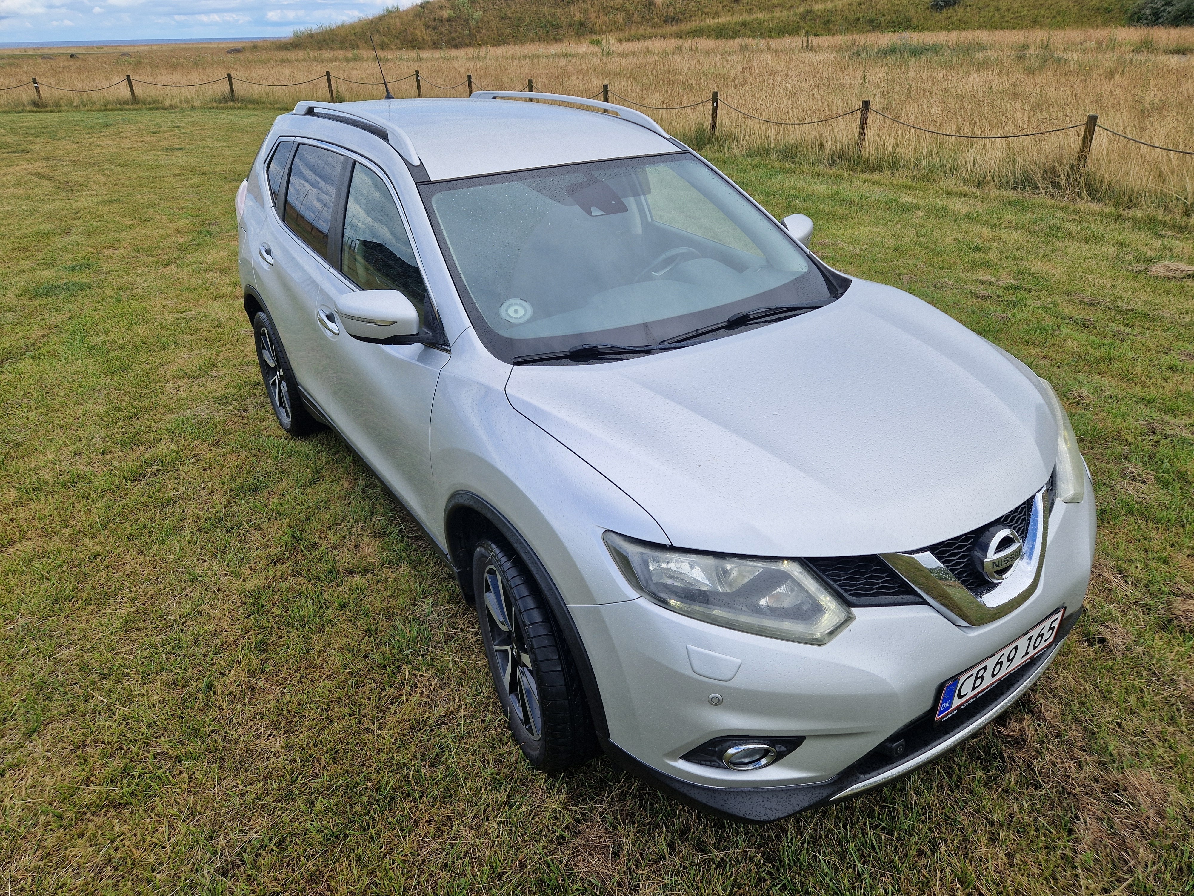 Sølv Nissan X-Trail fra 2014