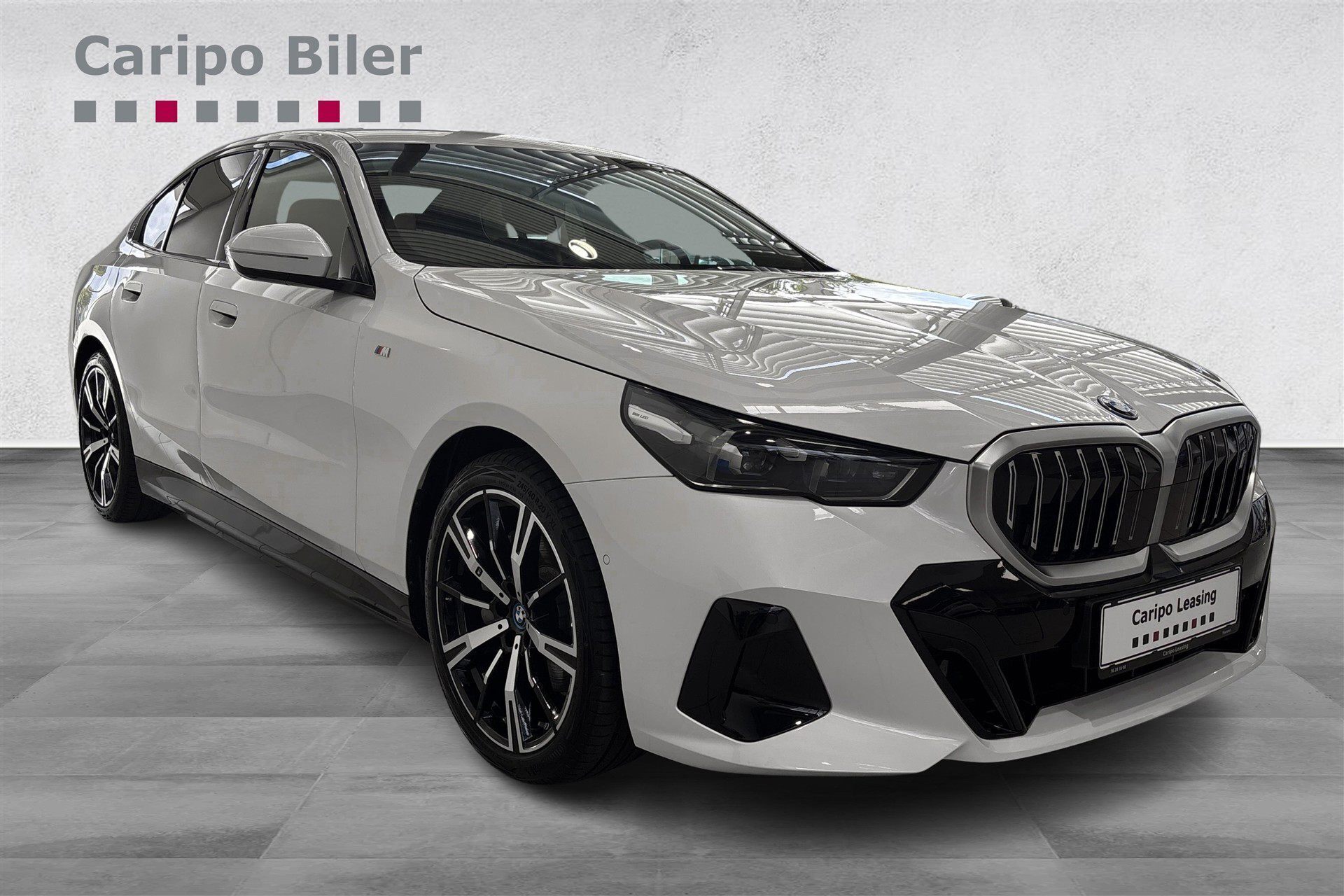 Hvid BMW i5 fra 2025 set udefra