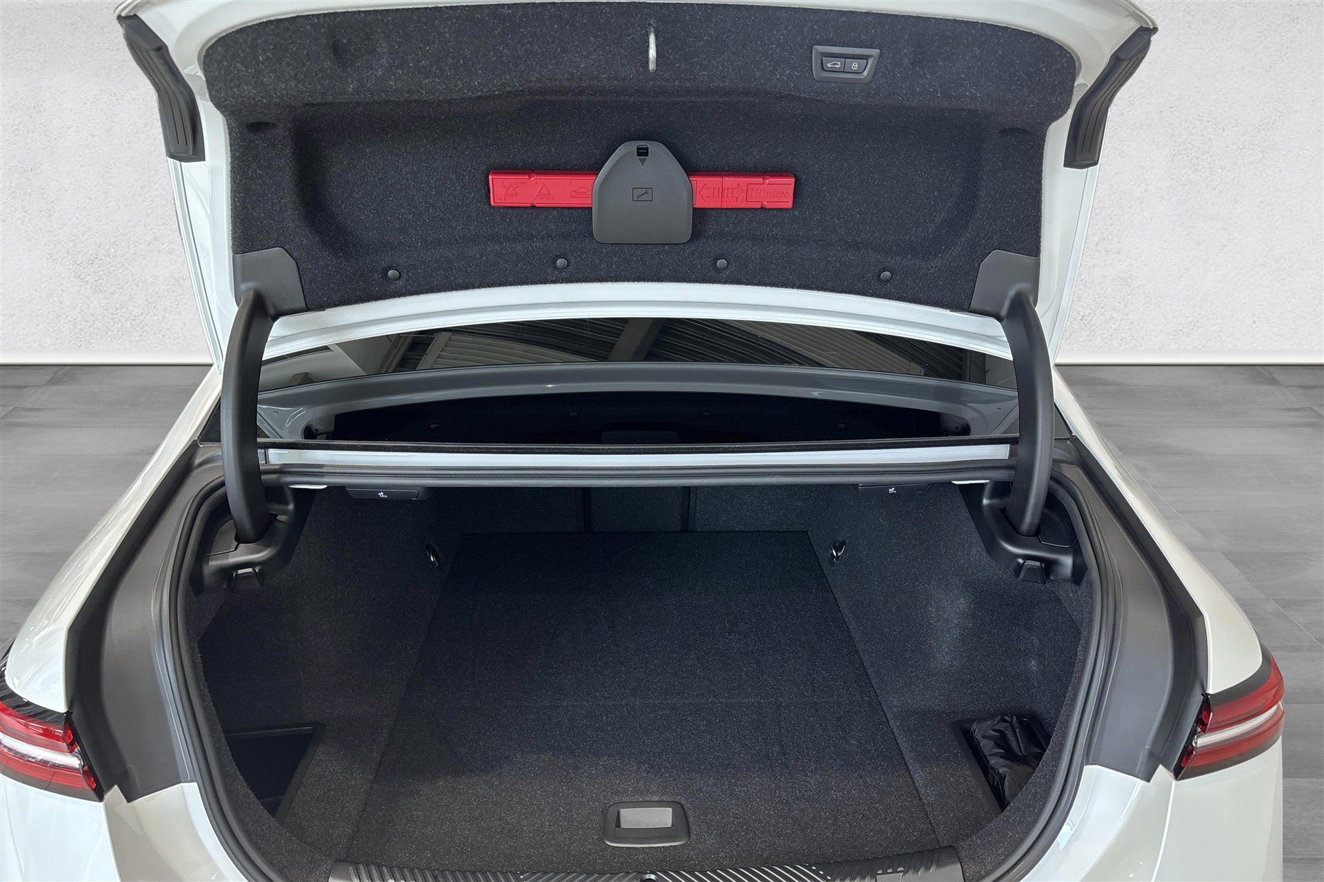 Hvid BMW i5 fra 2025