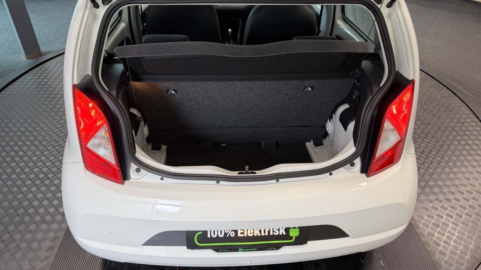 Hvid Seat Mii fra 2021 set udefra