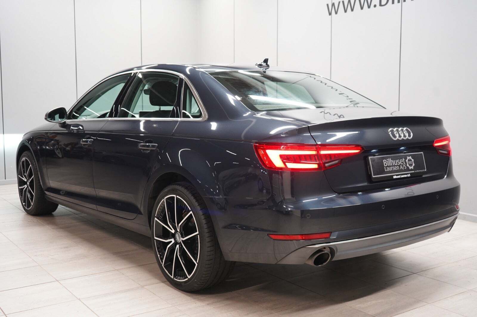 Blå Audi A4 fra 2016