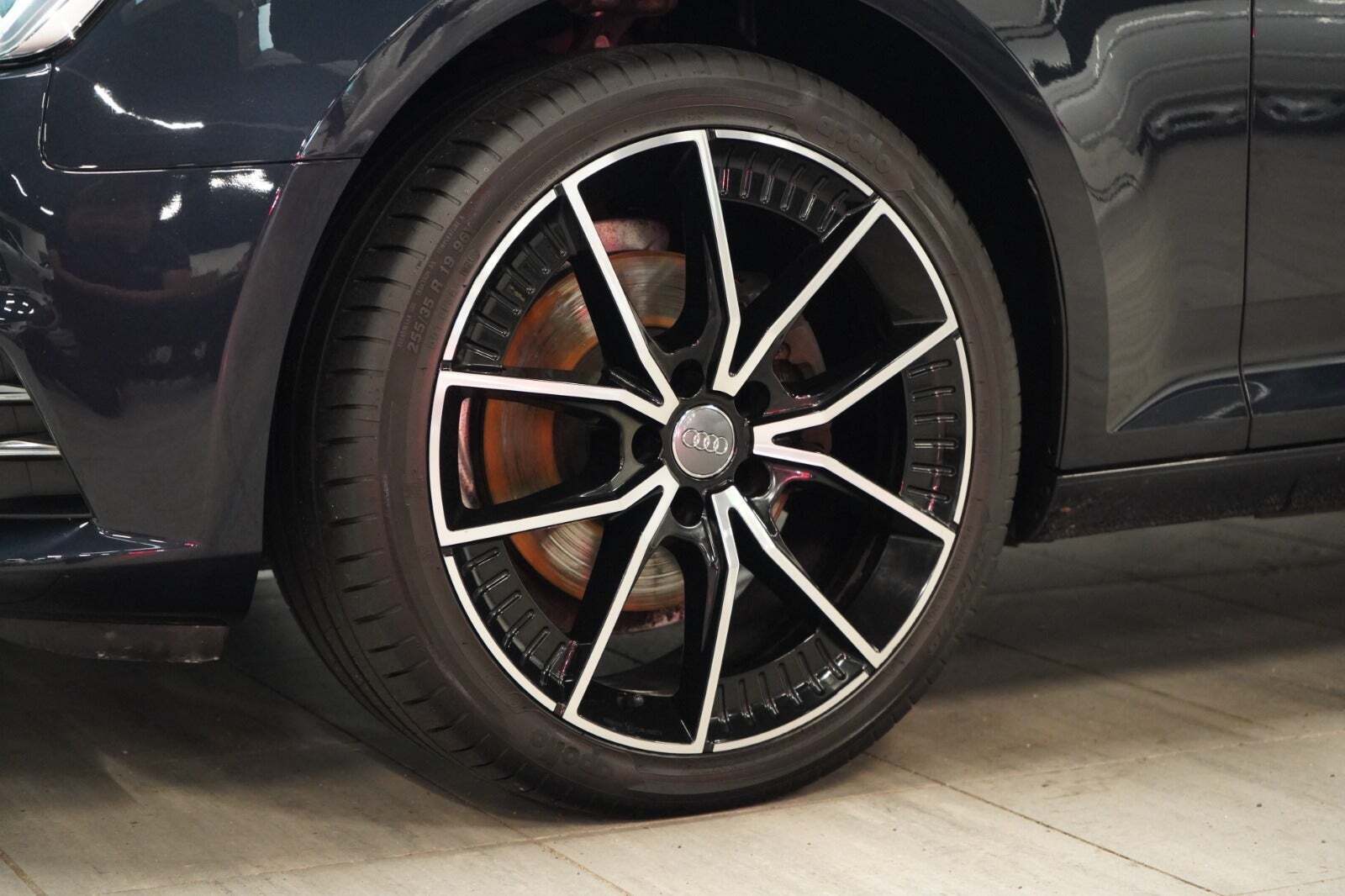 Blå Audi A4 fra 2016