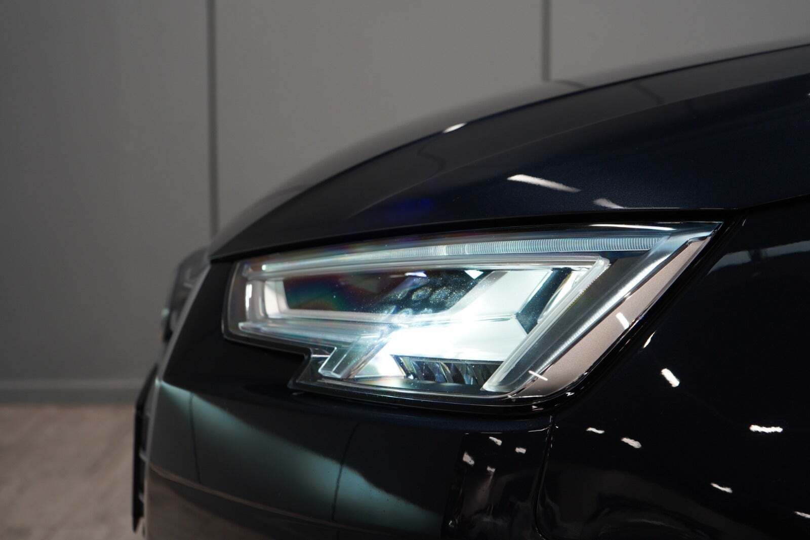 Blå Audi A4 fra 2016