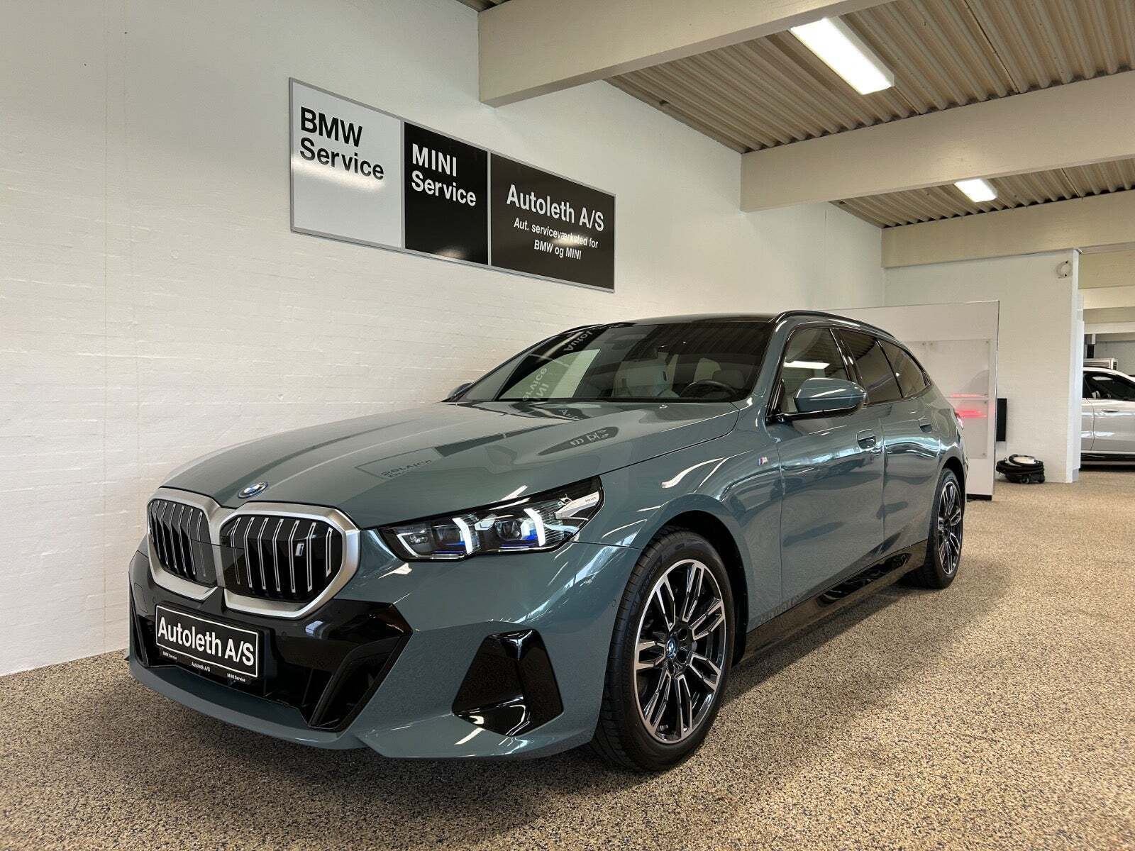 BMW i5 eDrive40 Touring Fully Charged M-Sport