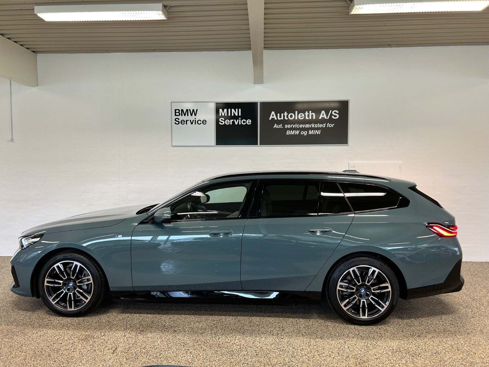 BMW i5 eDrive40 Touring Fully Charged M-Sport
