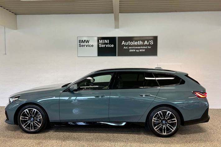 Grøn BMW i5 fra 2024