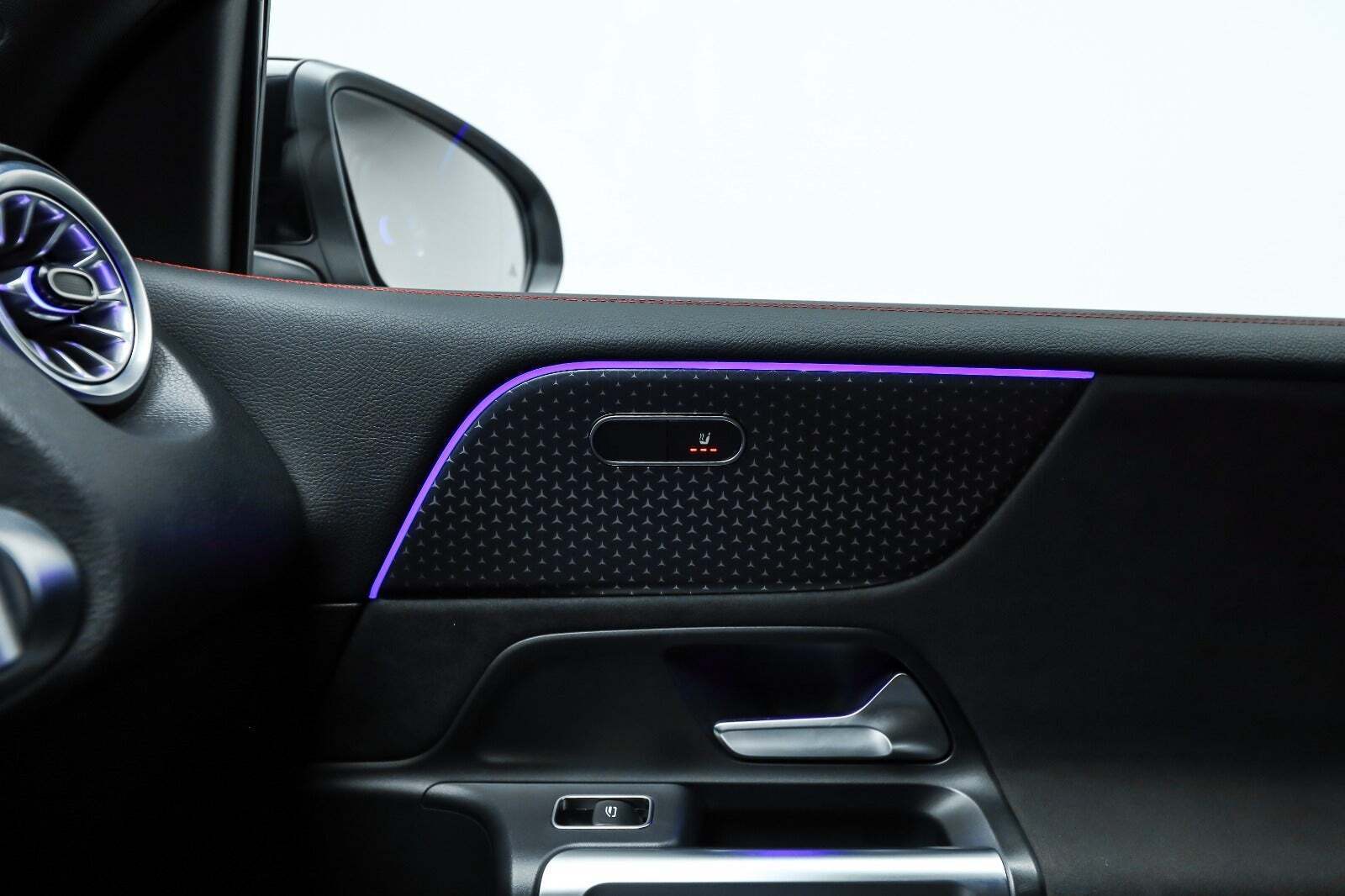 Sort Mercedes EQB250+ fra 2024