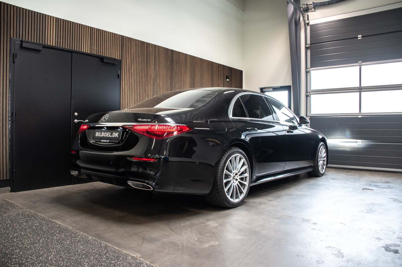 Sort Mercedes S580 e fra 2022