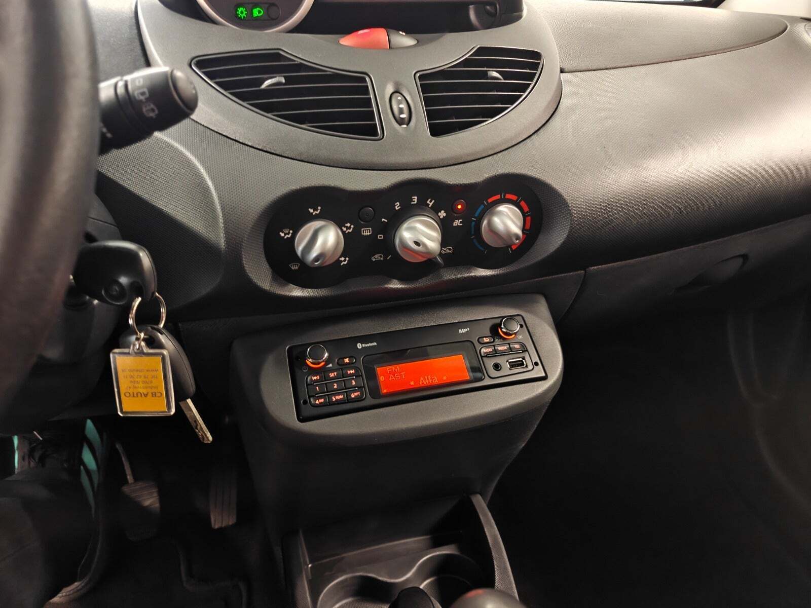 Gul Renault Twingo fra 2012