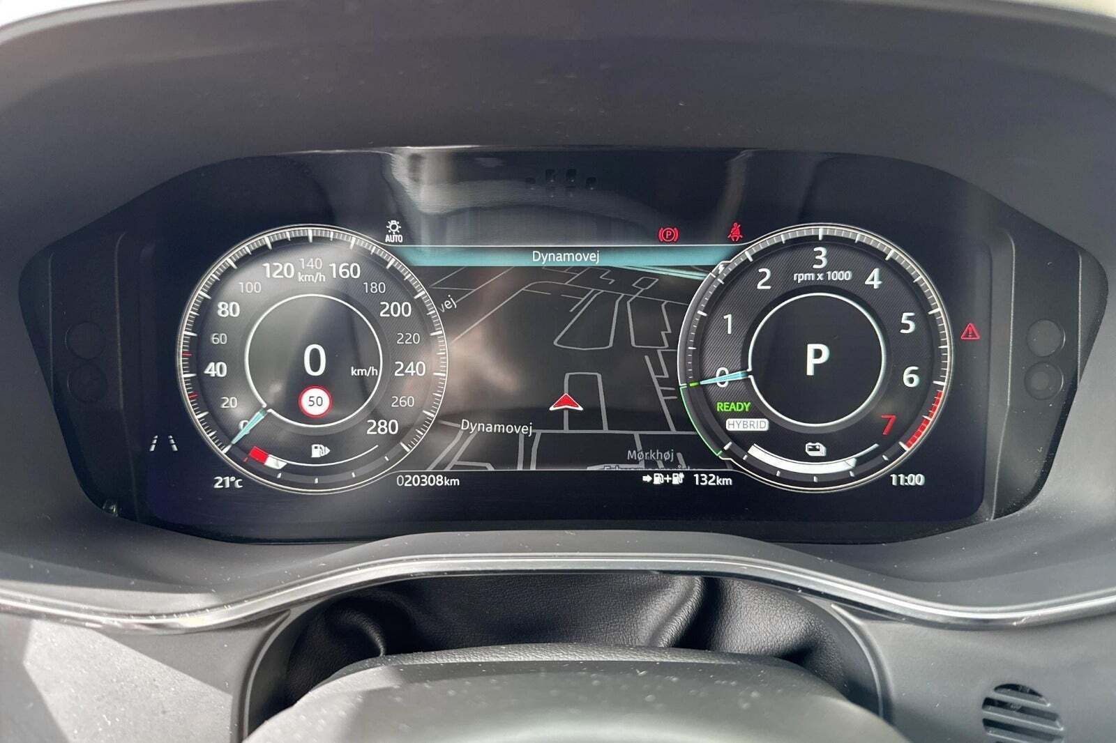 Sort Jaguar F-Pace fra 2022 set indefra