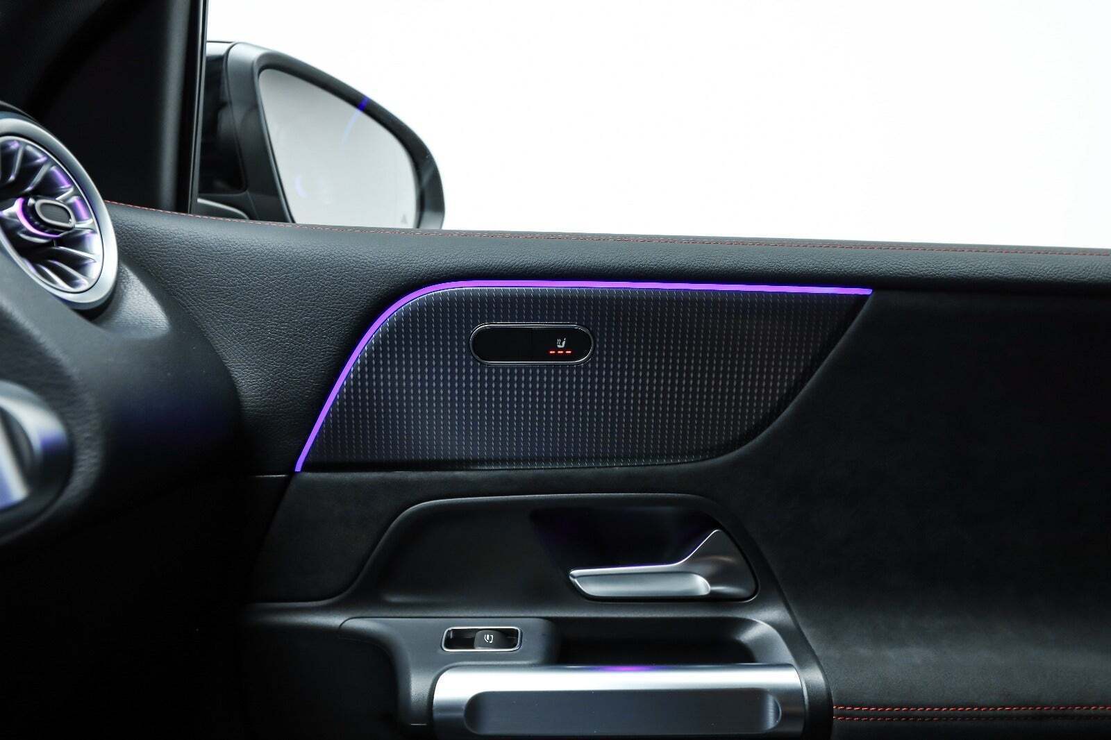 Grå Mercedes EQB350 fra 2023