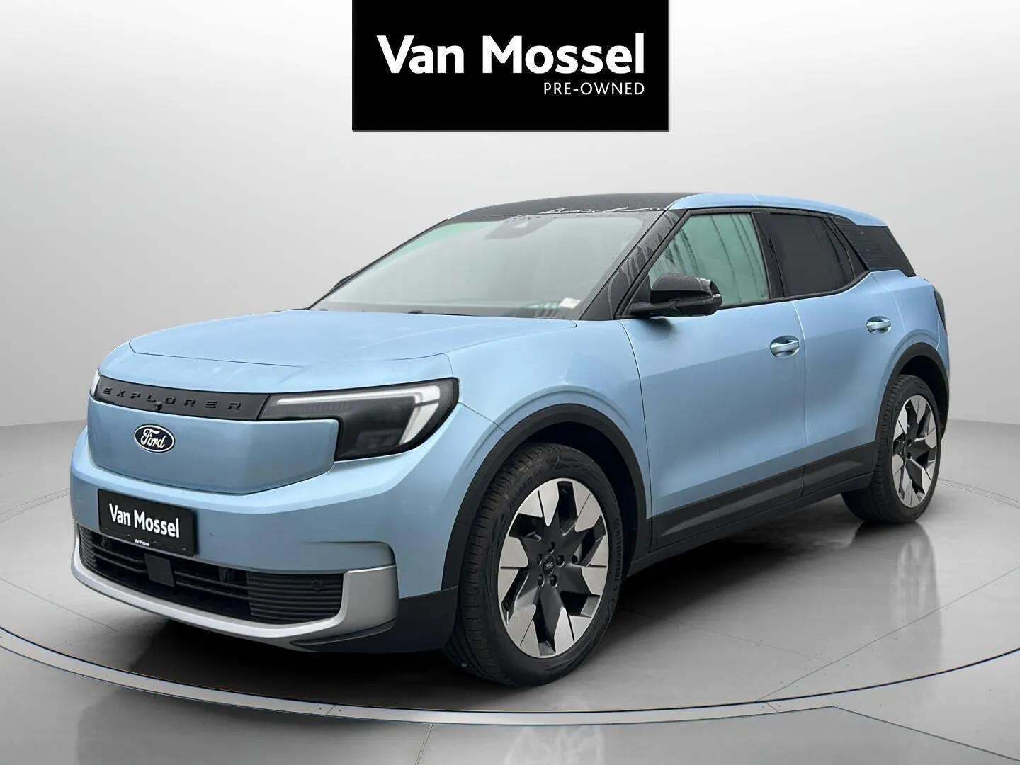 Blå Ford Explorer fra 2024 set udefra